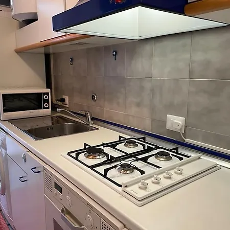 Daire Navigli Hideaway - 5 Minutes From Metro