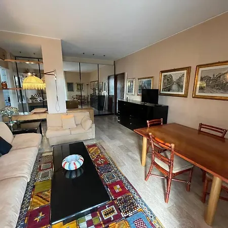 Navigli Hideaway - 5 Minutes From Metro Daire